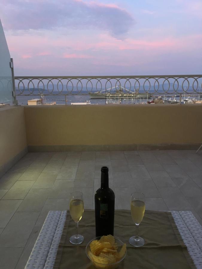 La Terrazza Dei Colori Bed and Breakfast Gaeta Exteriör bild