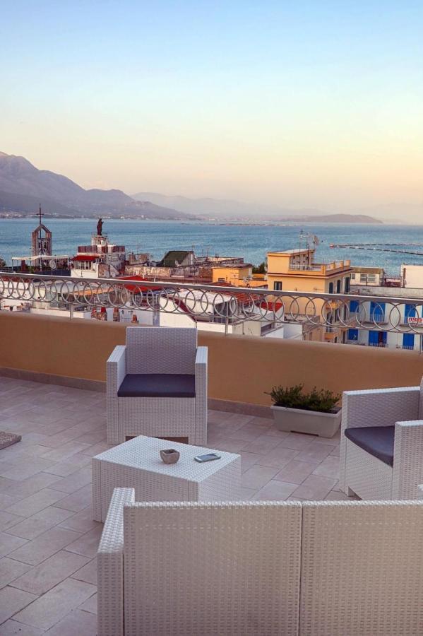 La Terrazza Dei Colori Bed and Breakfast Gaeta Exteriör bild