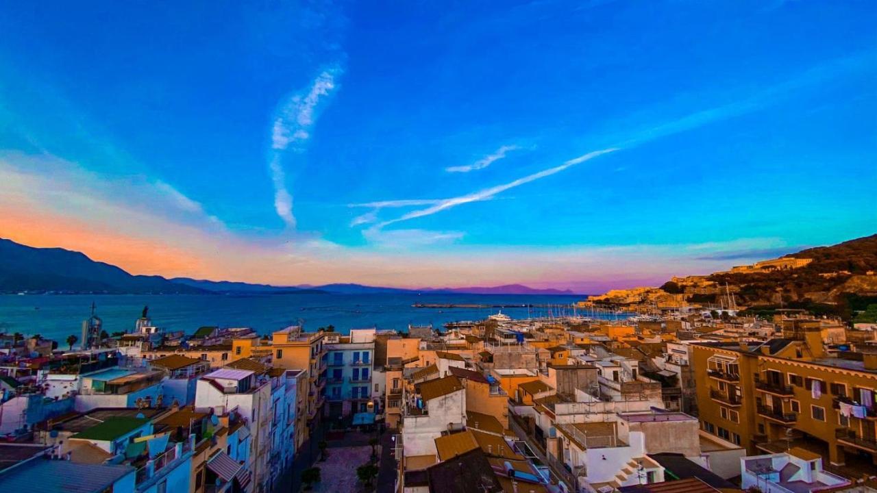 La Terrazza Dei Colori Bed and Breakfast Gaeta Exteriör bild